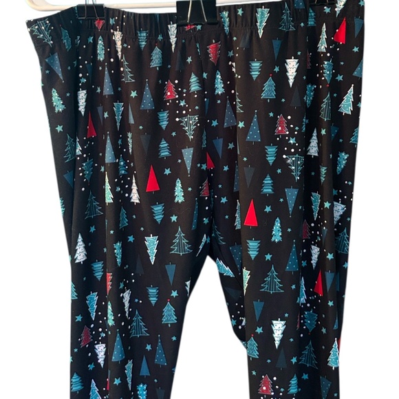 Festive Christmas Tree Patterned Women’s Leggings - Picture 3 of 8